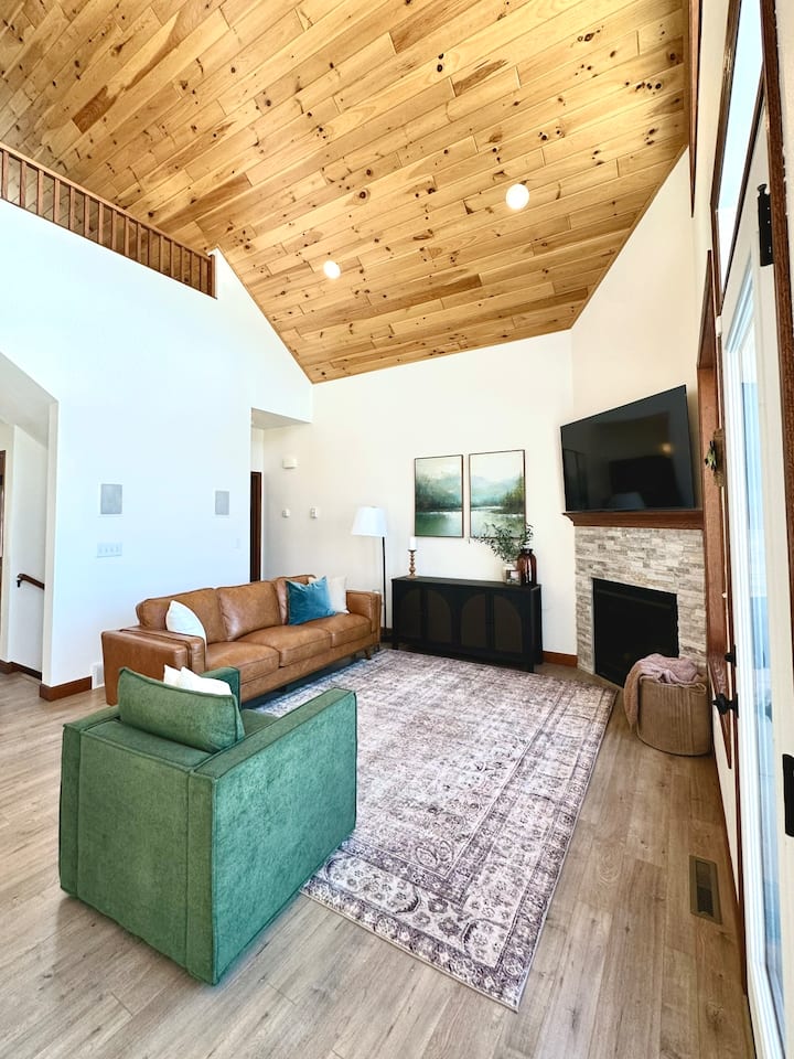 Lakefront On Chain | Dock + Game Room + Loft - Alexandria, MN