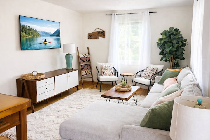 Tranquil 2br Loft | Free Yoga Class - Toledo, OH