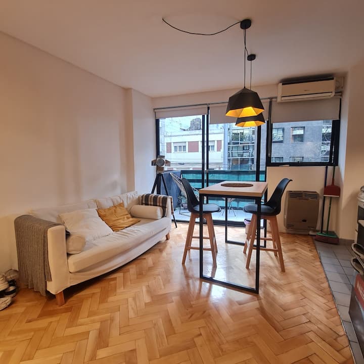 Kitnet em Palermo com varanda