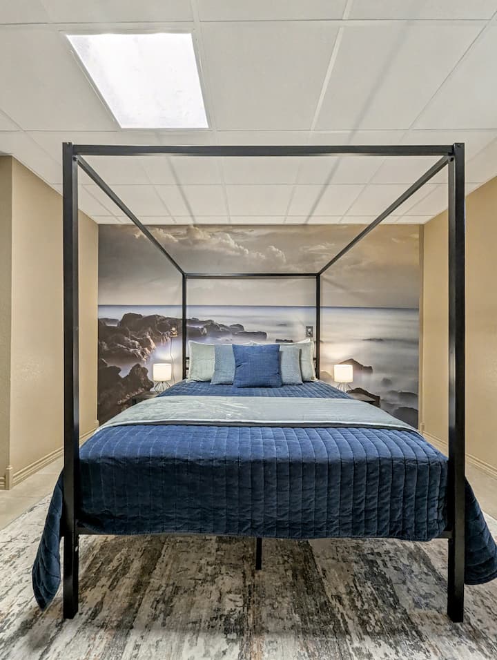 Misty Cove – nalazi se na nižoj razini.
1 bračni krevet (160 × 200)
Za 2 osobe