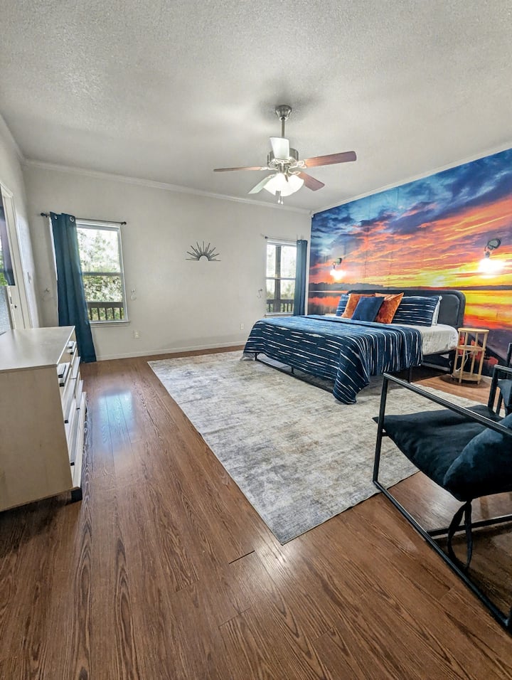 Apartman Evening Ember – glavni apartman koji se nalazi na najvišem katu. 
1 bračni krevet (širine 180 – 200 cm), komoda, garderoba i prostor za sjedenje
Za 2 osobe