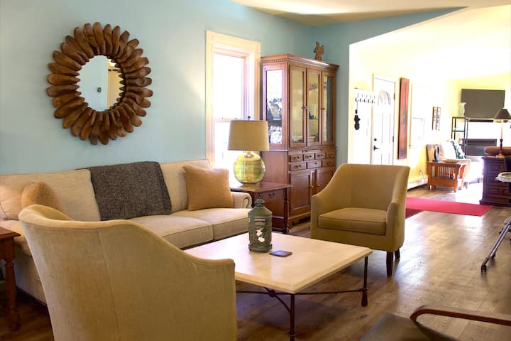 Chautauqua Lake Retreat • 1.5 Acres • Sleeps 10 - Chautauqua Lake, NY