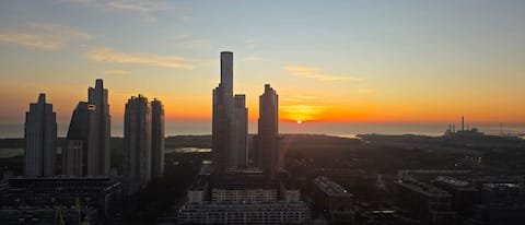Top performing Airbnb: Puerto Madero, Sky View 360° 34th Floor Gym & Pool in Puerto Madero