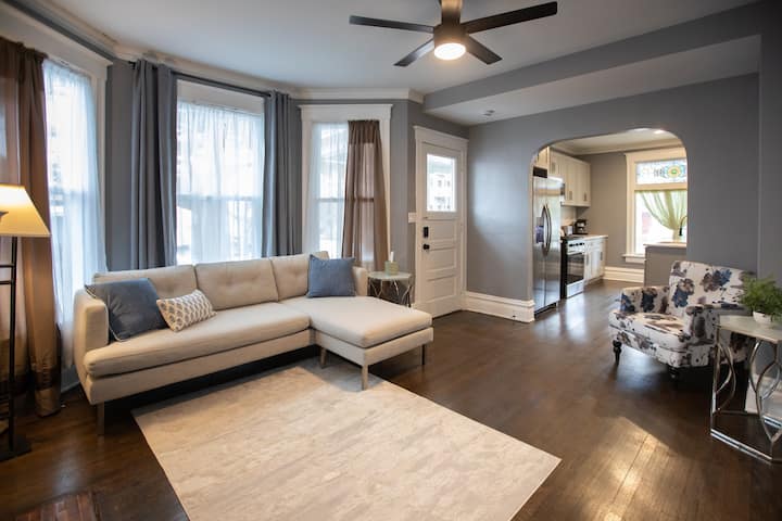 5bd & 4ba + Loft Game Room & Kng Beds By Navy Base - North Chicago, IL