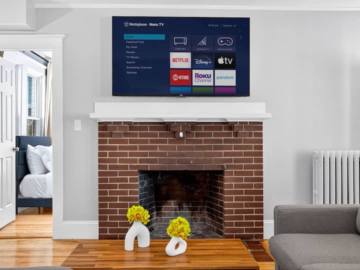 Vintage 5br Apt | Roku Hdtv | Sleeps 12 - Newton, MA