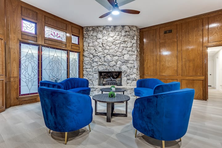The Castle | 9br Retreat W/ Pool + Game Room - Garland, TX