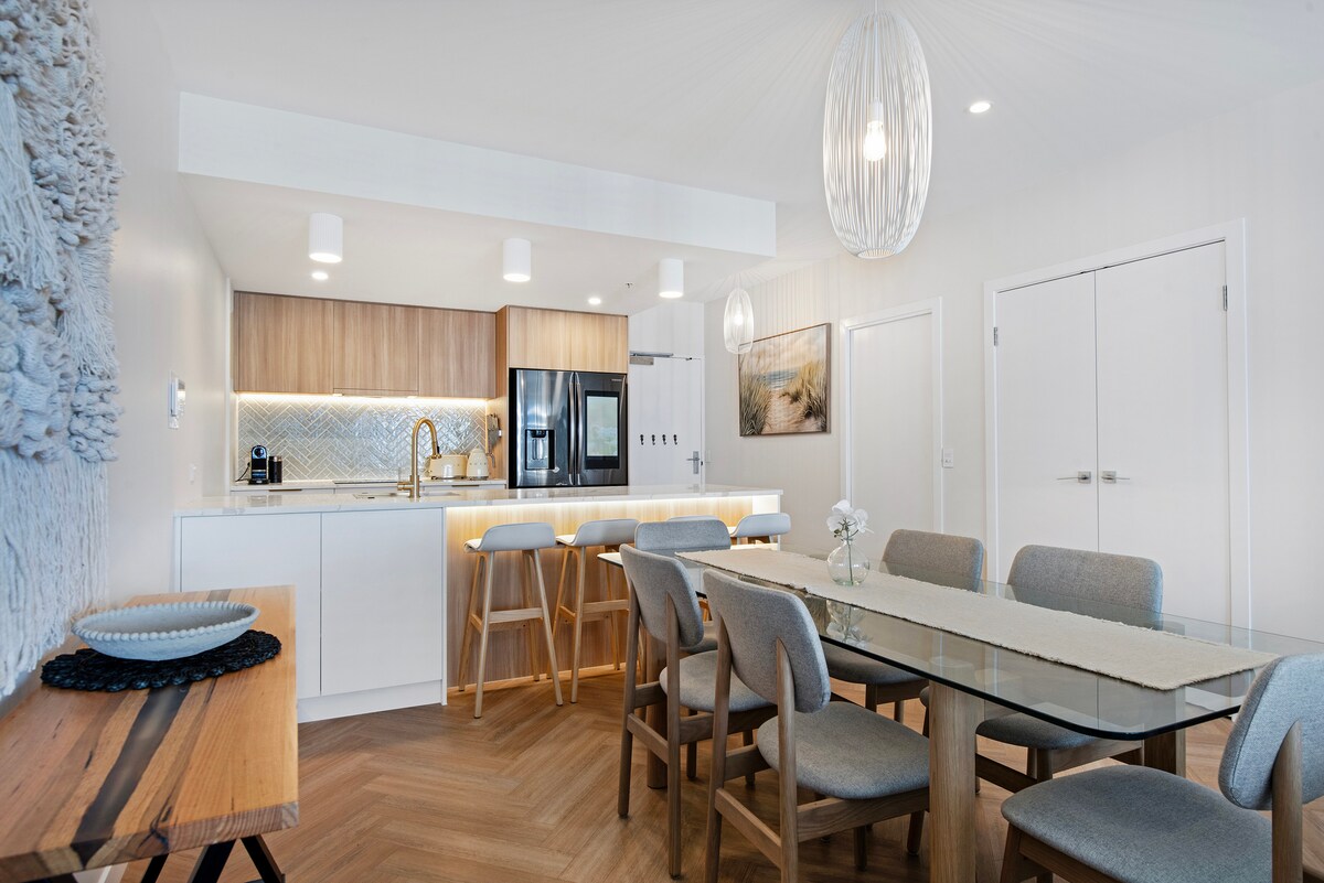 Broadbeach Luxury Apartment | Ocean & City Views - photo 8