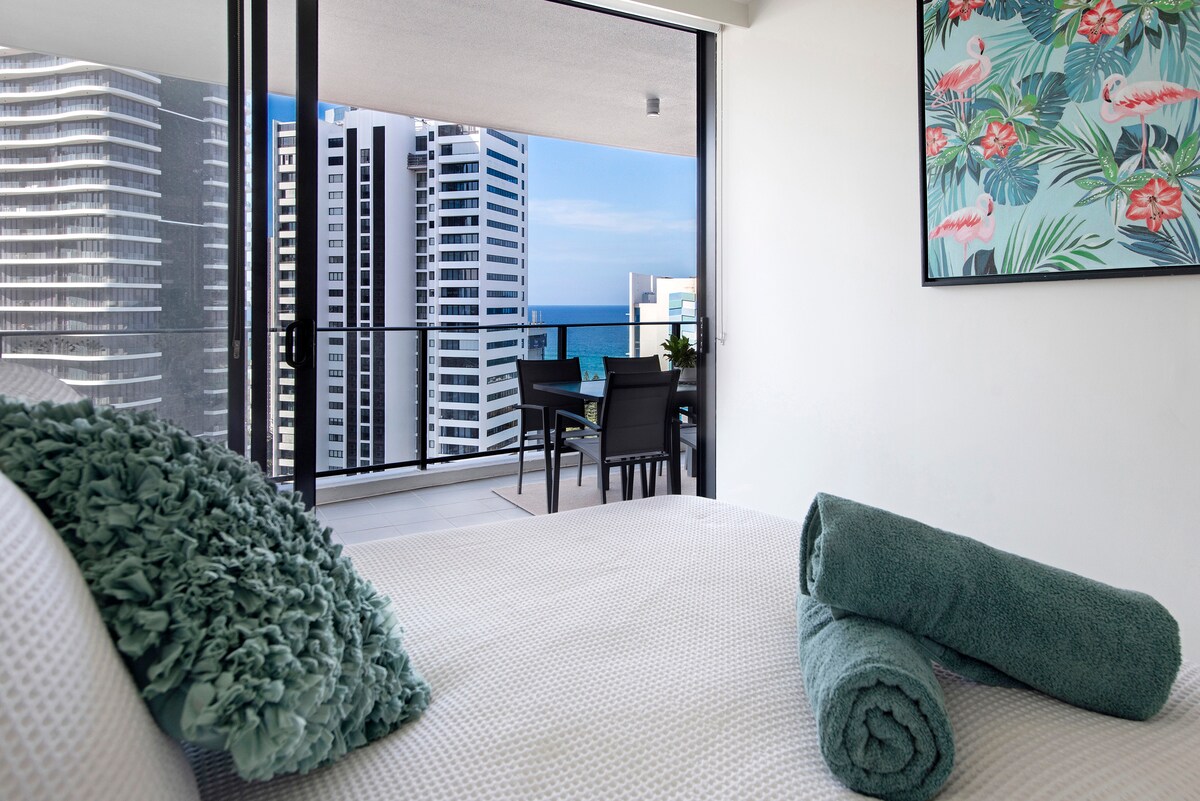 Broadbeach Luxury Apartment | Ocean & City Views - photo 6
