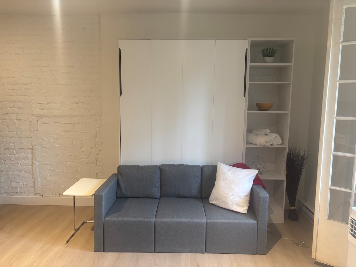 Bračni krevet s kaučem kad je krevet sklopljen