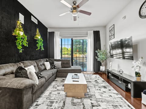 Top Airbnb: Lux 2BR Climb & Muse in L.O. Daniel