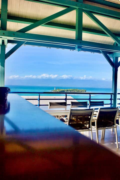 L'Ilet Bleu duplex with incredible sea view and pool
