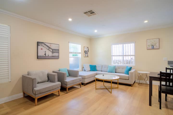 Prime Location 3br/2ba W/ 2 Parkings In Koreatown - Los Angeles, CA