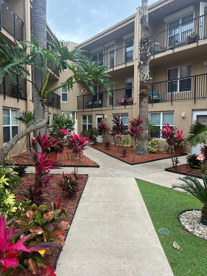 3 Min Walk To Beach! Beautiful 2 Bdr, Pool/hottub! - South Padre Island