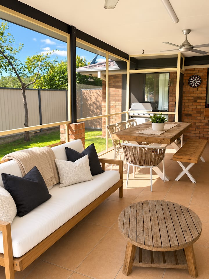 Spacious Home With Large Pool On Nsw Qld Border - Coolangatta