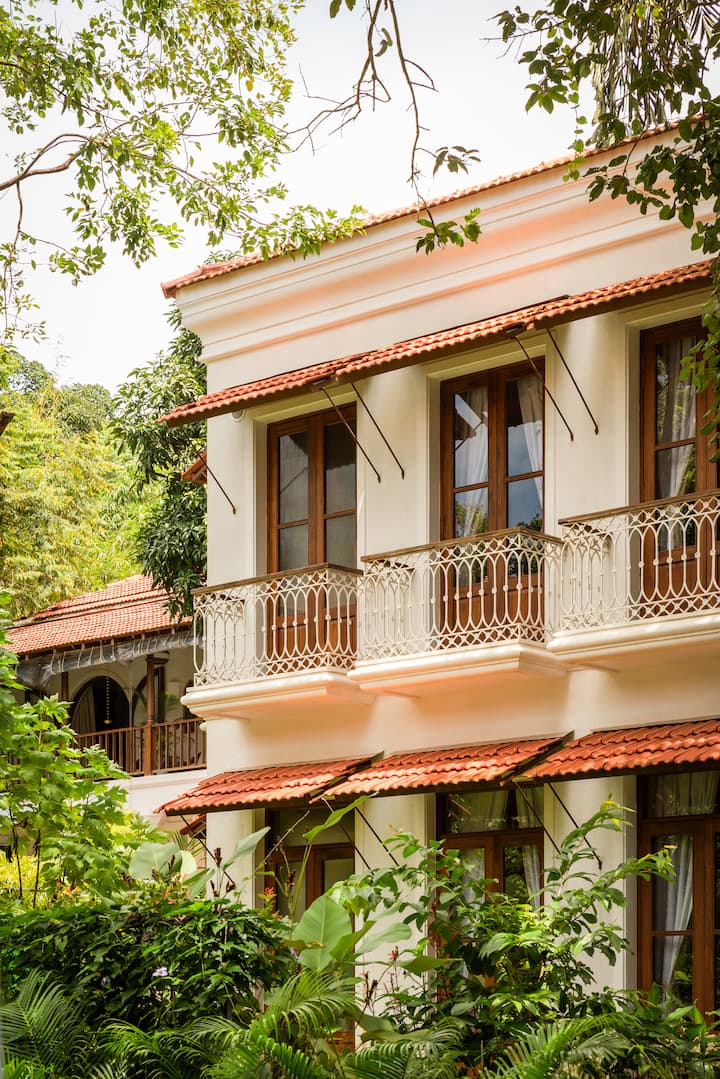 Exterior image 2