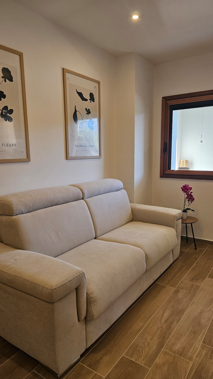 Monolocale Con Angolo Cottura, Bagno E Terrazzo - Rose