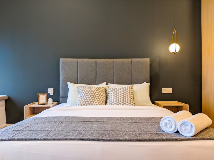 Delux Triple Studio NonNeon  · Triple Comfort @ Ceylonz за 3 лица | Bukit Bintang