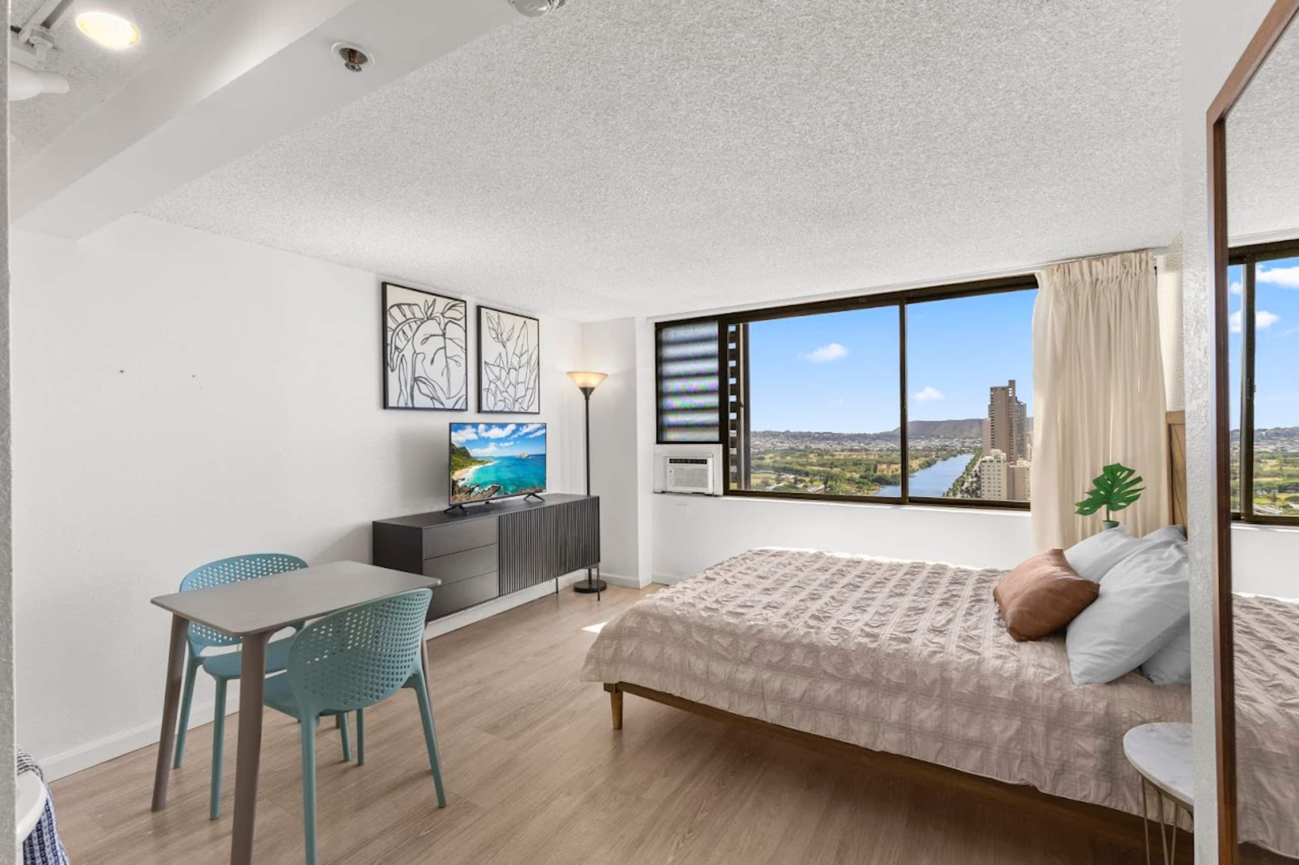 Condo in Honolulu · ★4.65 · 1 bedroom · 1 bed · 1 private bath - Image 1