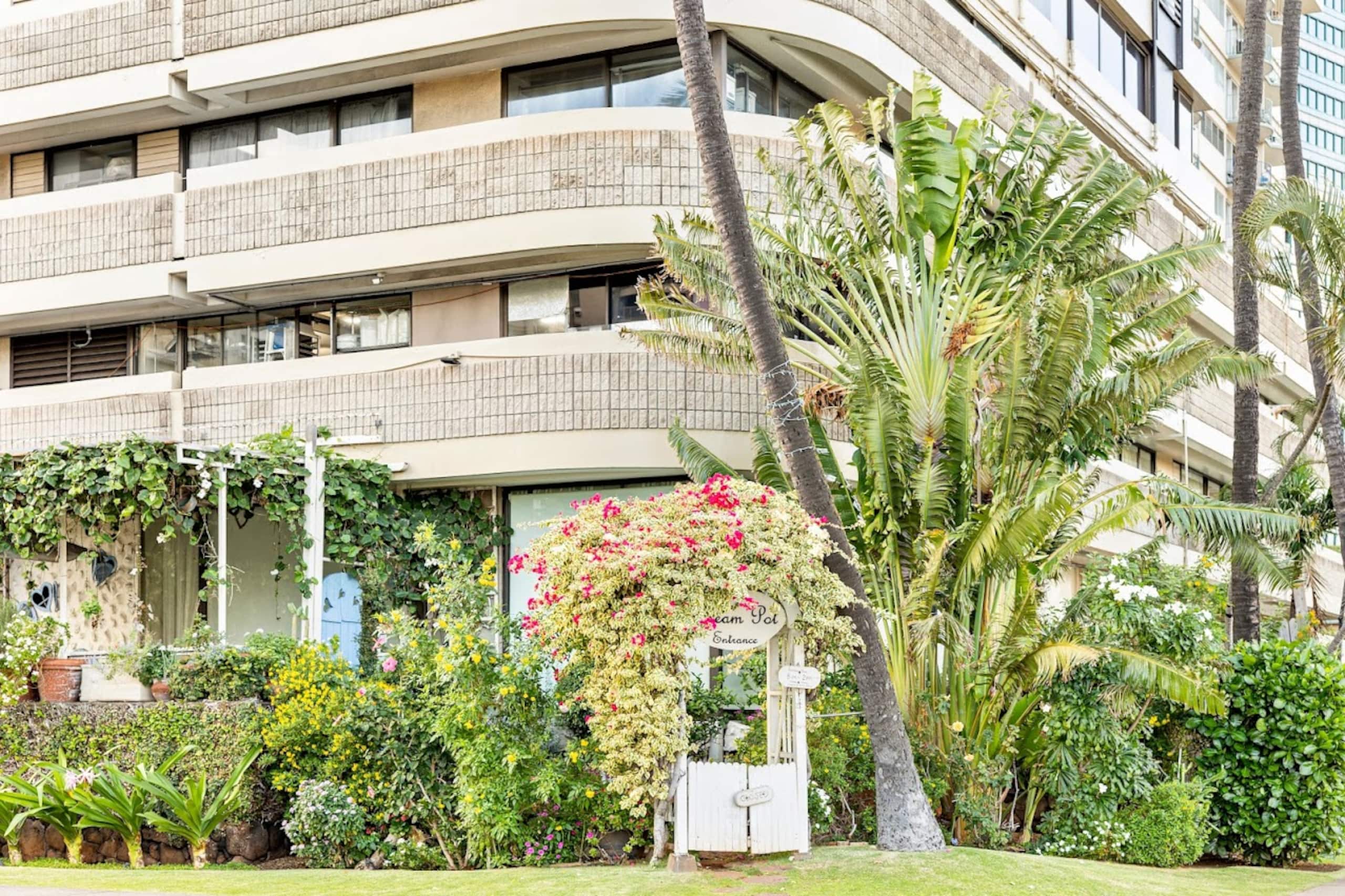 Condo in Honolulu · ★4.65 · 1 bedroom · 1 bed · 1 private bath - Image 13