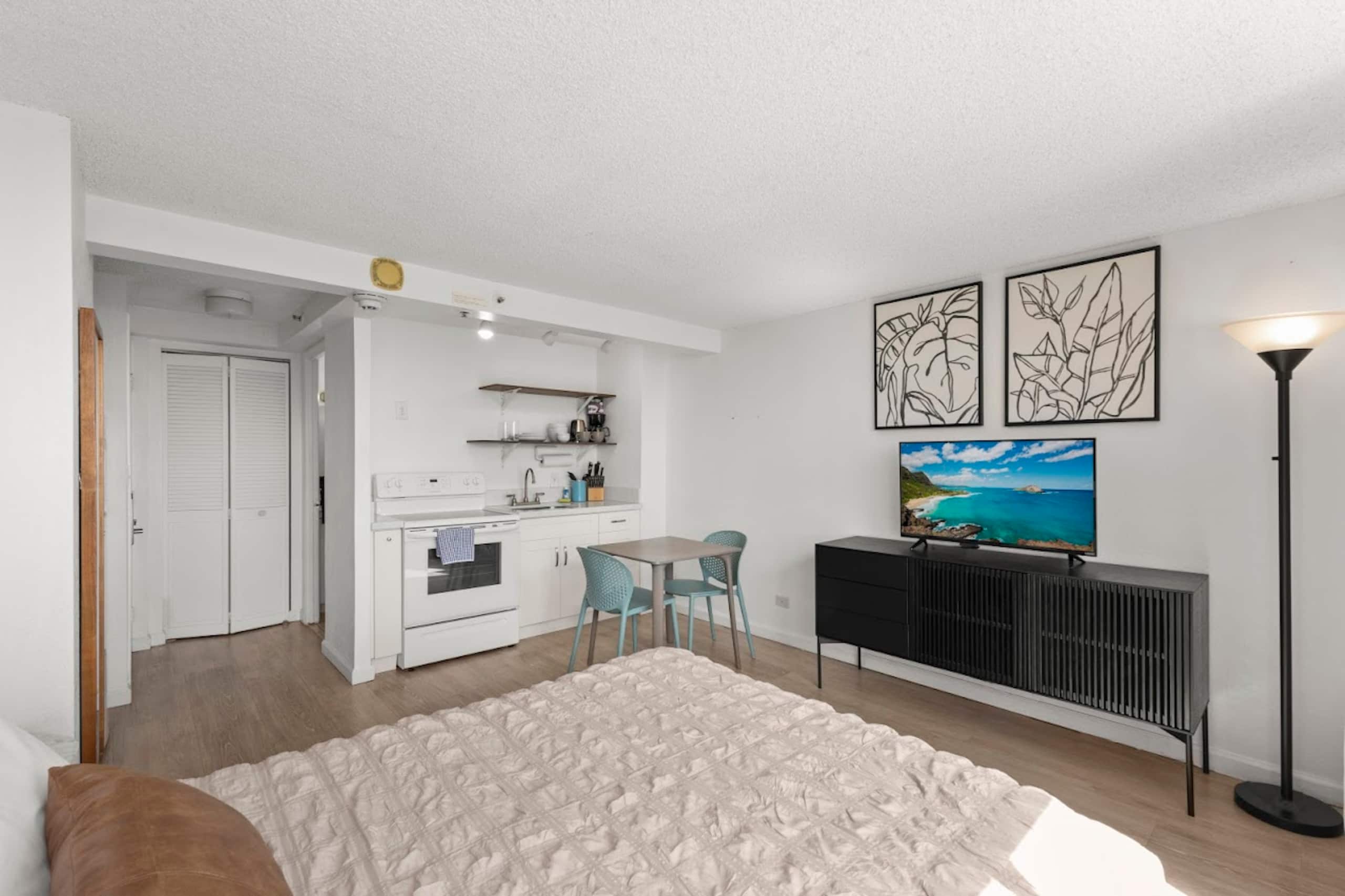 Condo in Honolulu · ★4.65 · 1 bedroom · 1 bed · 1 private bath - Image 5