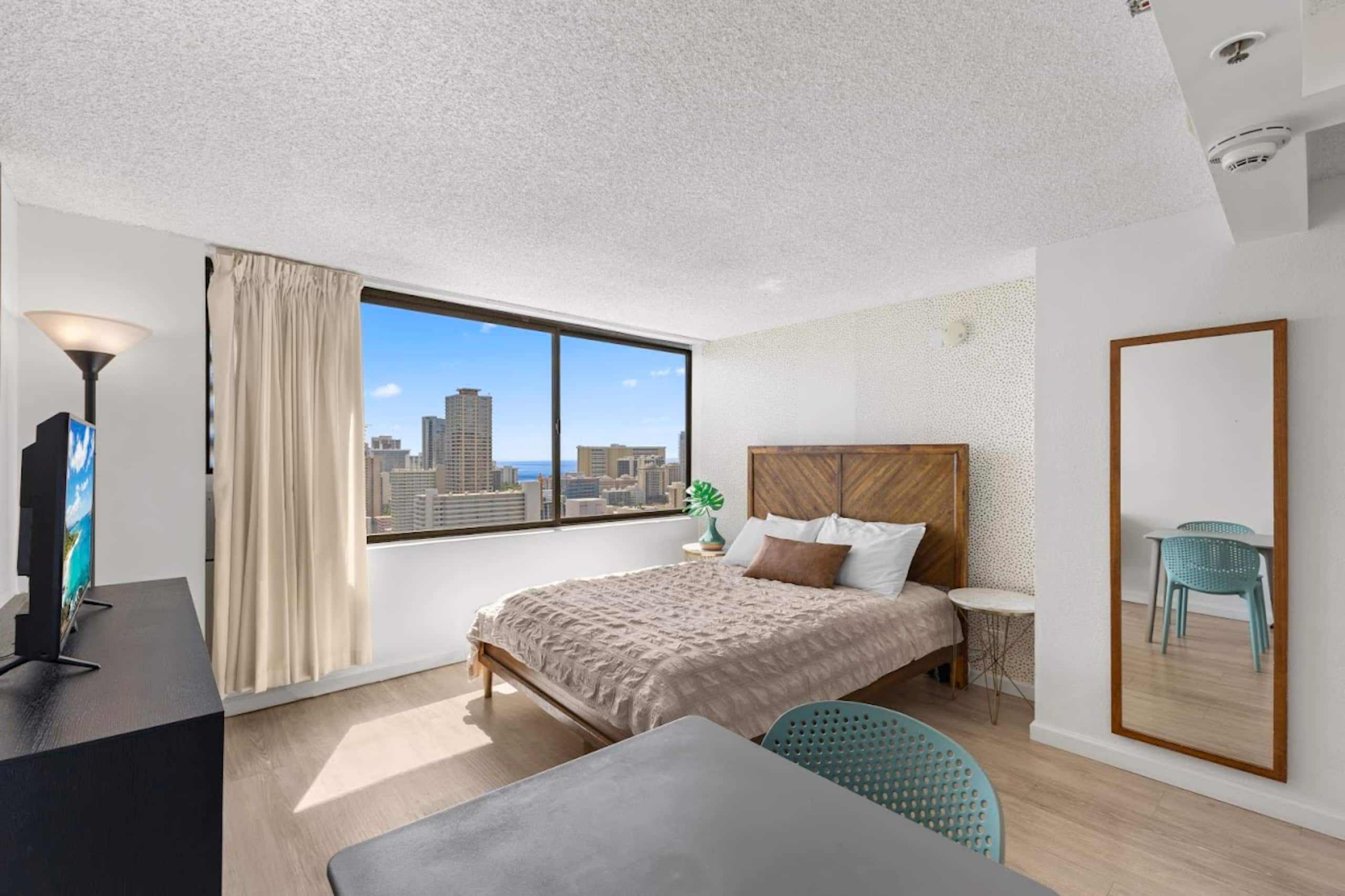 Condo in Honolulu · ★4.65 · 1 bedroom · 1 bed · 1 private bath - Image 4