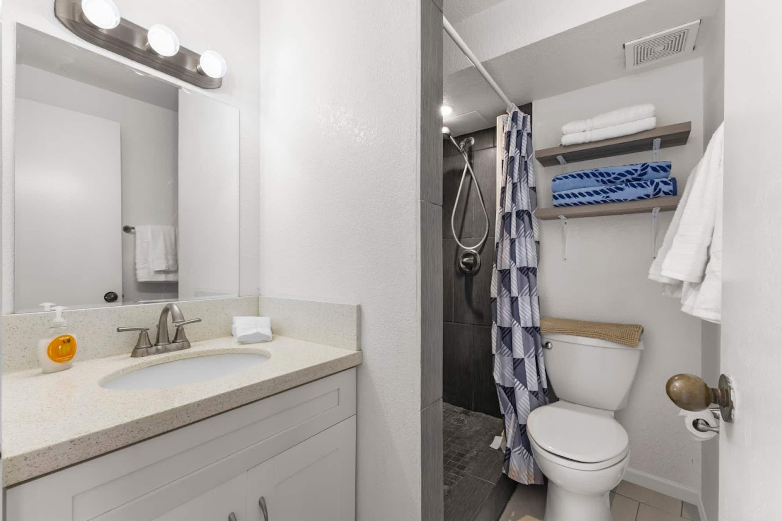 Condo in Honolulu · ★4.65 · 1 bedroom · 1 bed · 1 private bath - Image 11