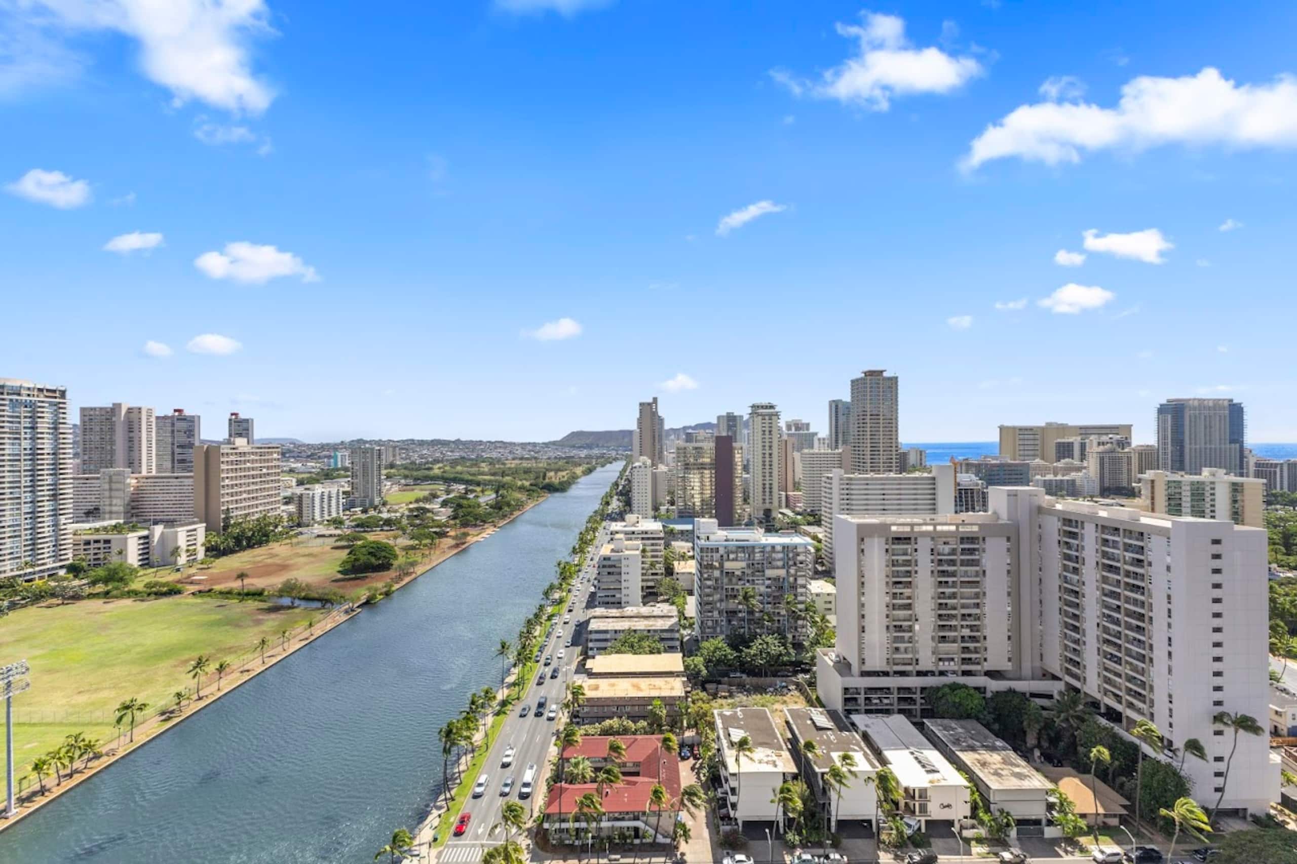 Condo in Honolulu · ★4.65 · 1 bedroom · 1 bed · 1 private bath - Image 18