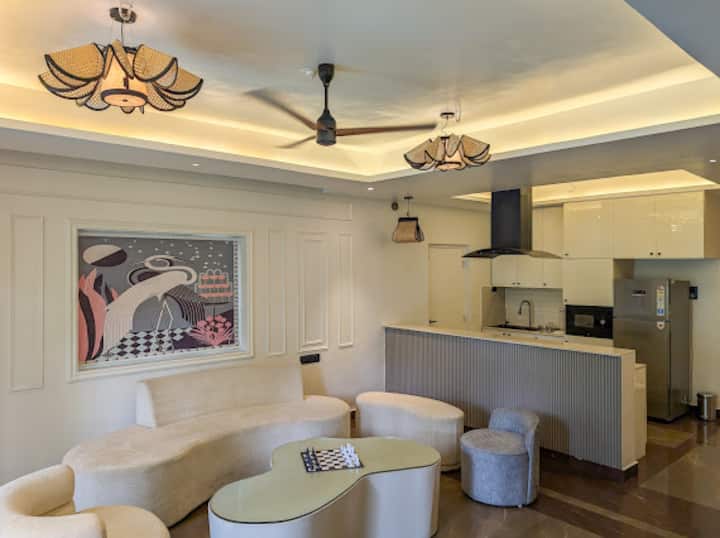 Living room image 7