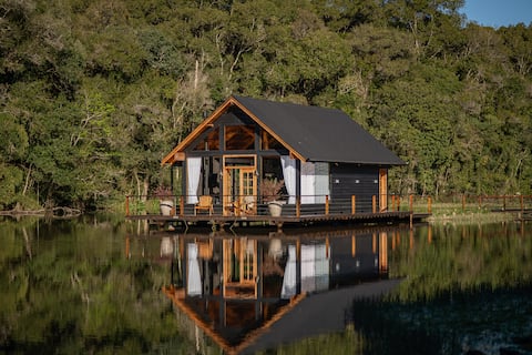 Lake Cabin · Elegant Romantic Retreat