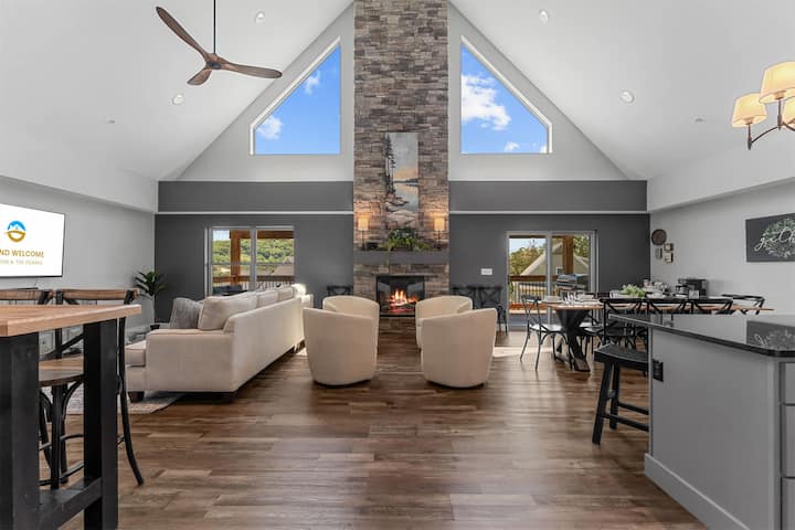 Green Wood Getaway - For 18 - Branson, MO