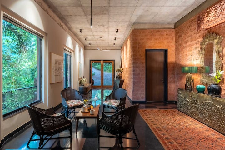 Dining area image 1