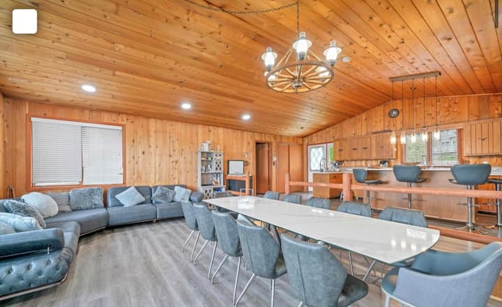 Stunning Lakefront Nest - Bethel