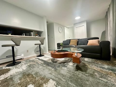 The Serene Stay Near Manhattan | Walk to Train