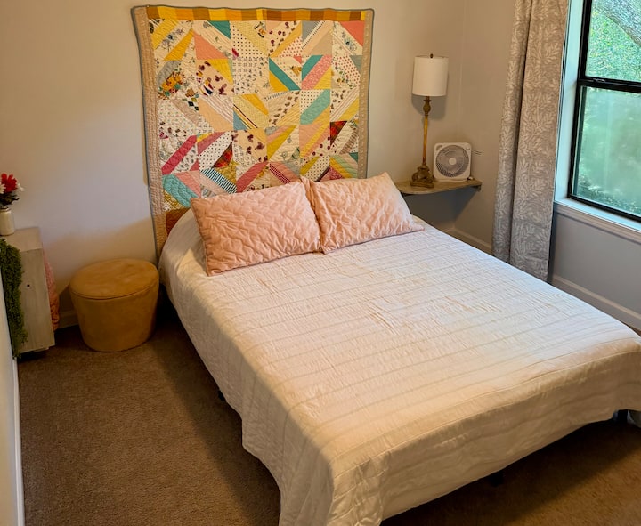 חדר שינה זוגי קווין סייז למעלה