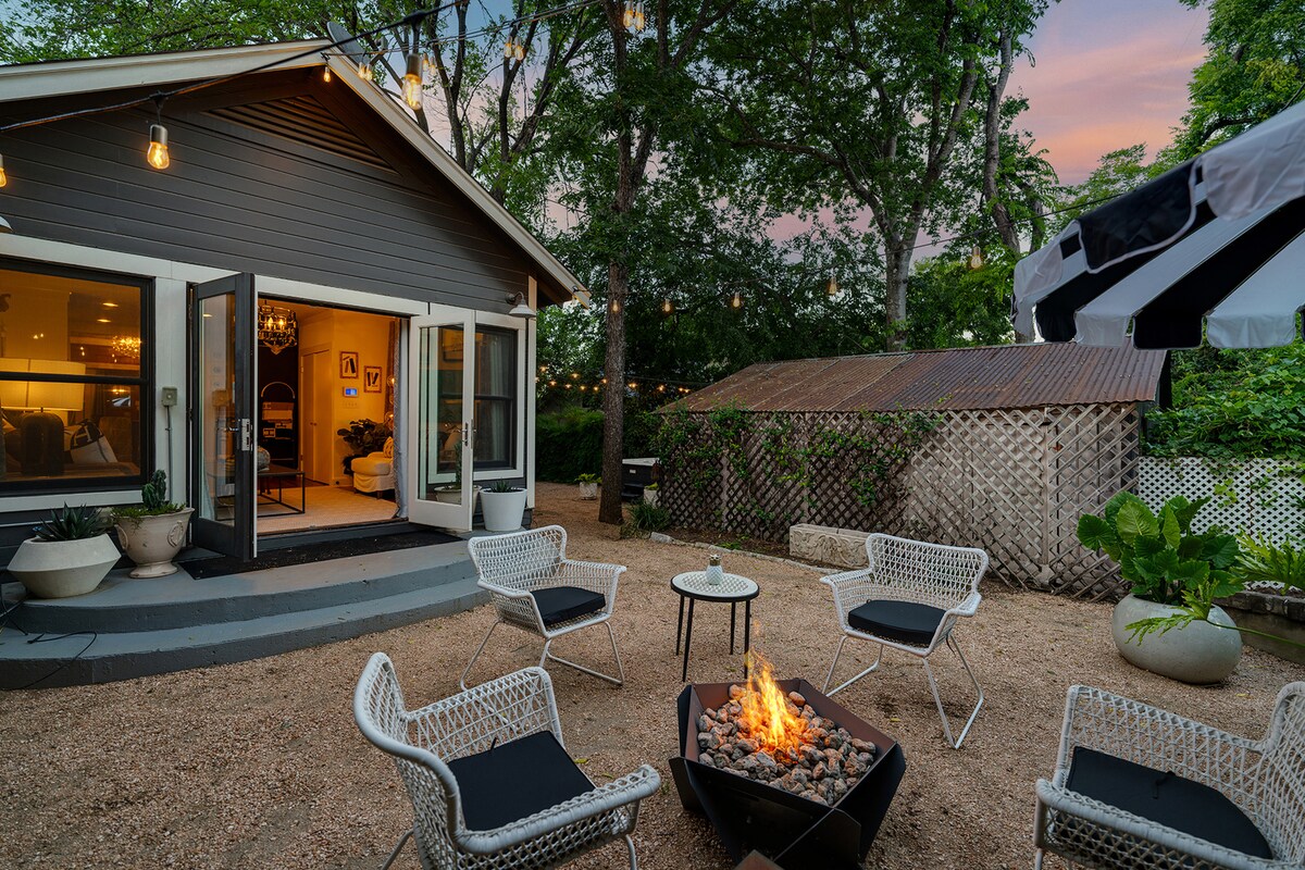 Walk to SOCO | Austin Luxury | Hot Tub | Fire Pit