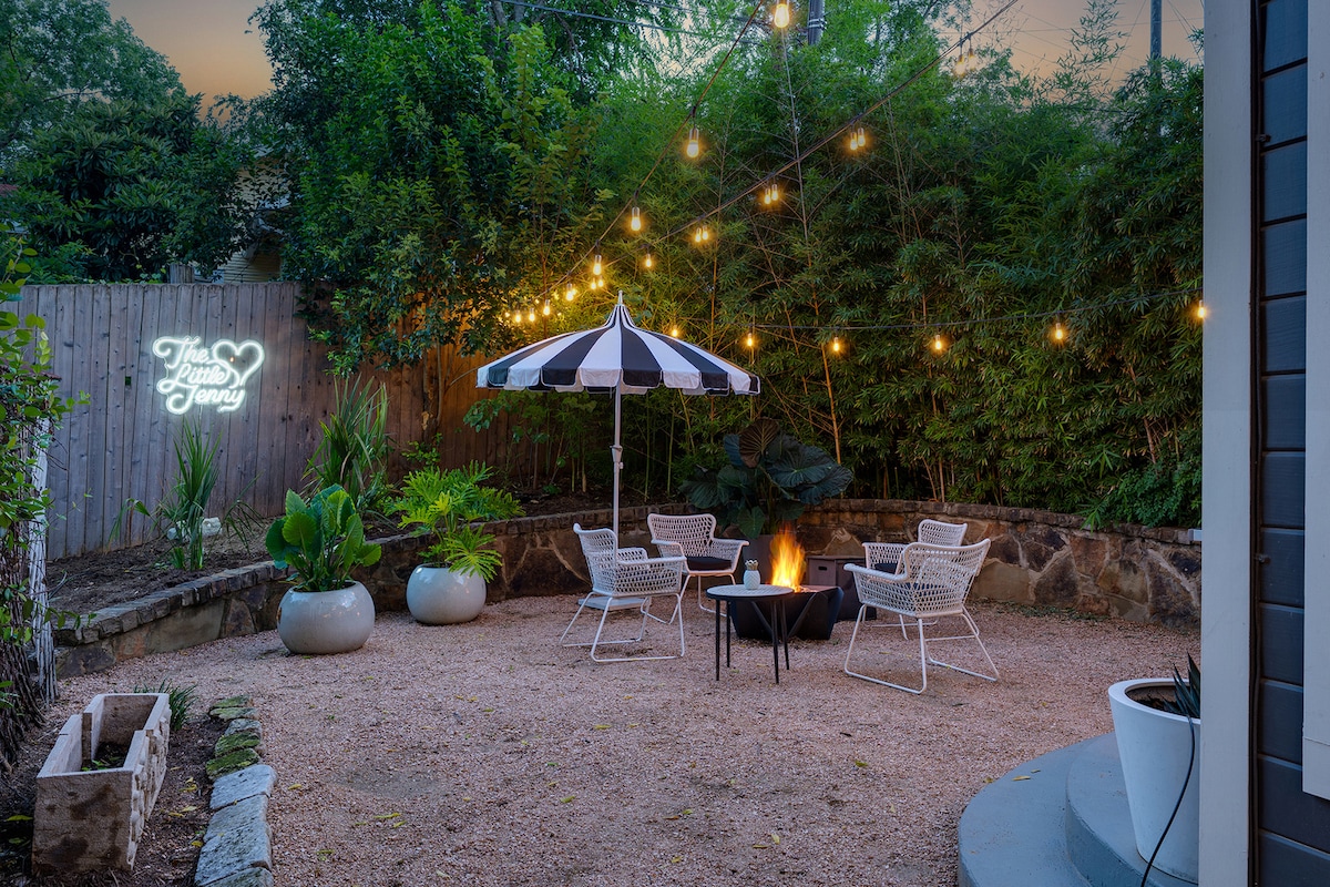 Walk to SOCO | Austin Luxury | Hot Tub | Fire Pit