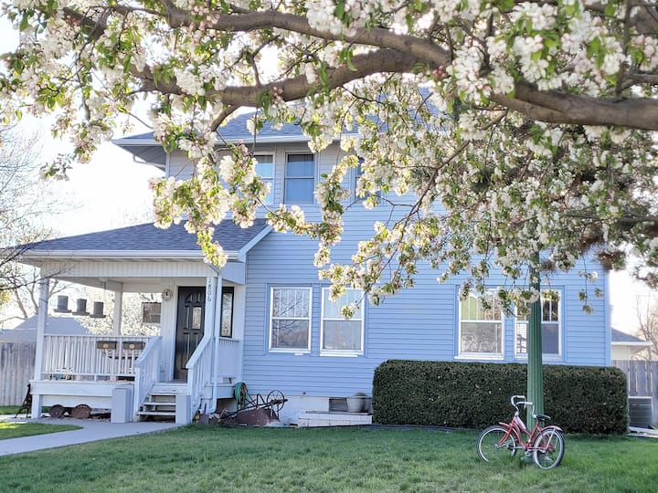 Charming Two Story With Full Bsmt Apartment - Kearney, NE