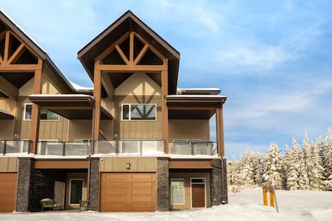 Frosty Pines | 5-Bedroom Chalet • Ski-In/Ski-Out