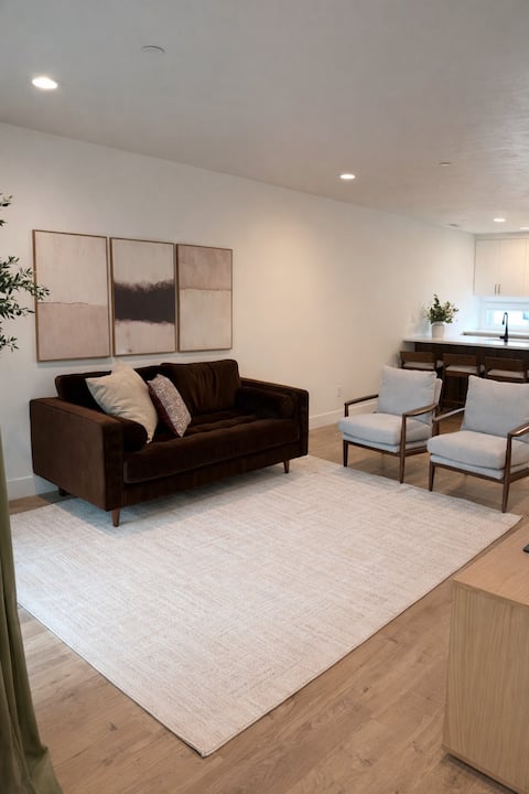 Successful Airbnb property: New, Cozy, Modern | 2 King Bedrooms | Near Airport in Glendale