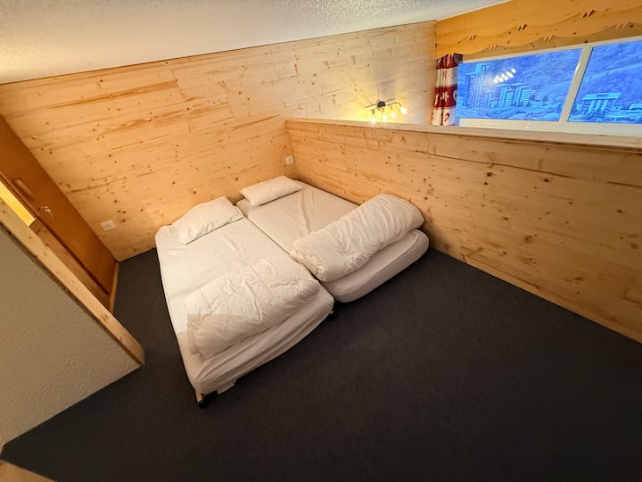 Na konci decembra bude pridaná posteľná základňa.