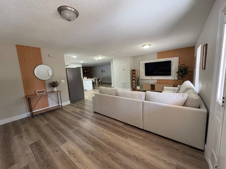 Spacious Family House With Game Room Fun - Deltona, FL