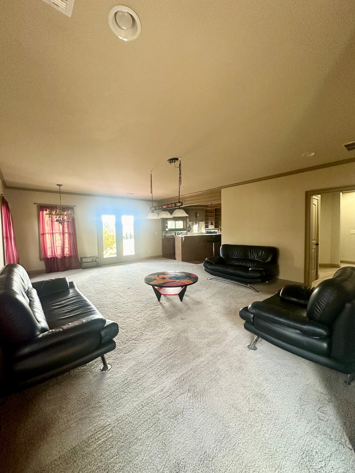 Car Lovers Full Private 1BR Queen & Walk-In Shower