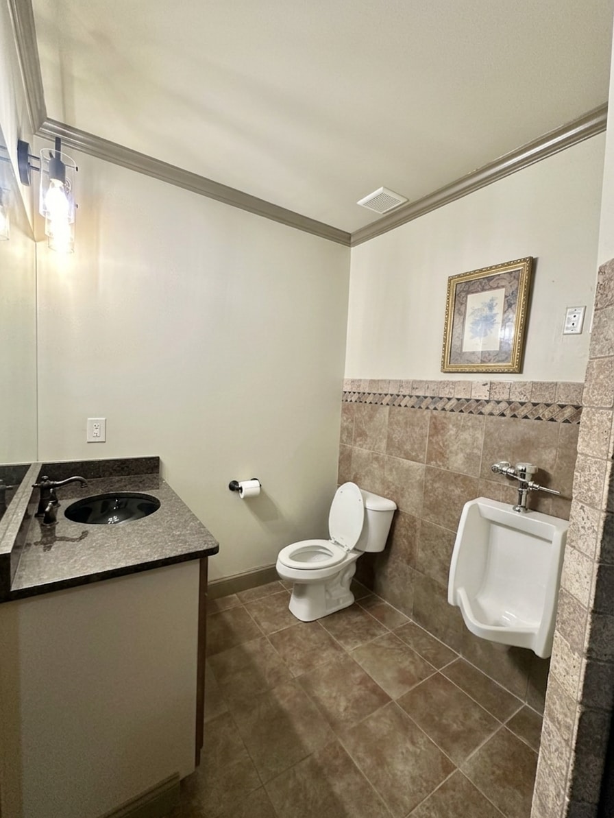 Car Lovers Full Private 1BR Queen & Walk-In Shower