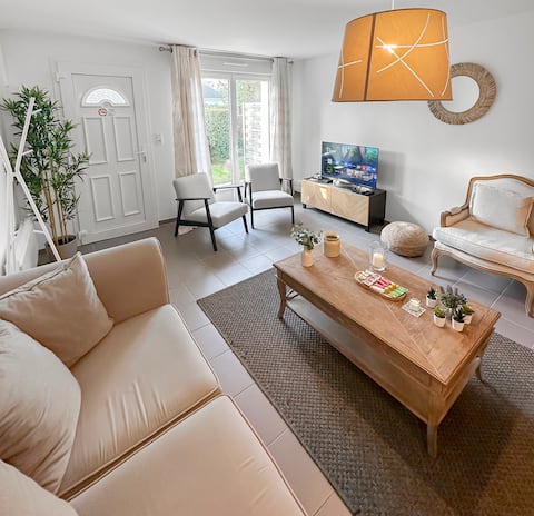 Top performing Airbnb: Downtown Home – Beach Within Walking Distance in Cucq
