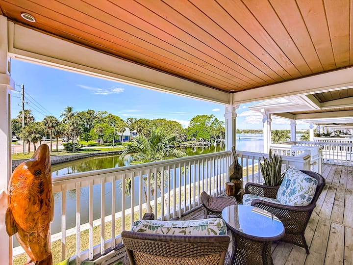 Bayou Dolphin Cove - Saint Petersburg, FL