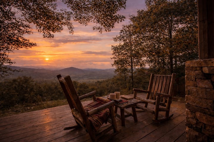 Summer Smoky Escape | Hot Tub, Stunning Views - Pigeon Forge, TN