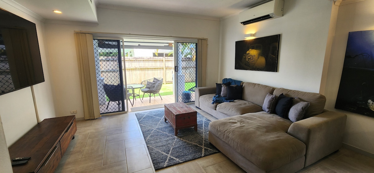Top Airbnb: Quiet 2 Bedroom Oasis in Cairns North in Cairns North