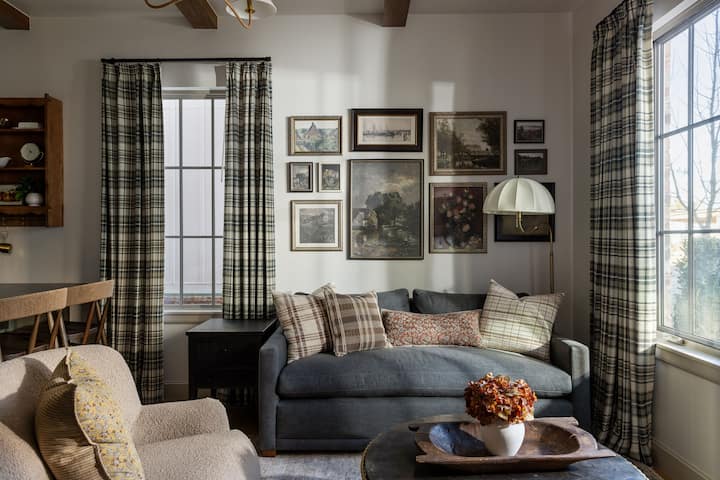 Heritage House Cottage @ The Lark - Boutique Stay - Edmond, OK