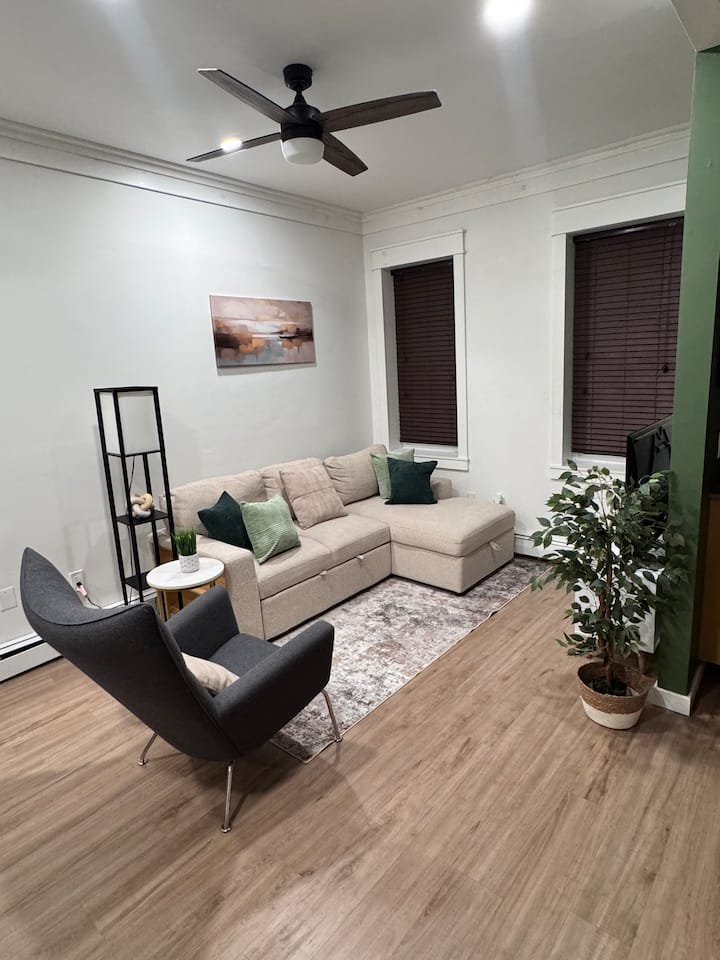 Spacious 2br | Free Parking I Yard | Near Nyc - Elizabeth, NJ