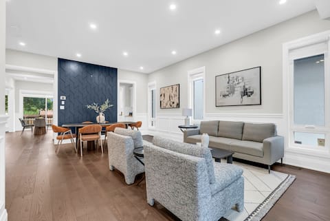 Top performing Airbnb: Welcome to Your Comfort Retreat by the Lake in Bronte Village